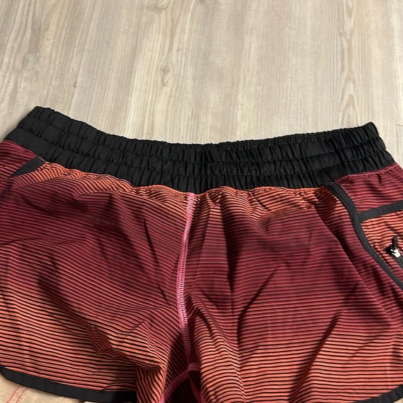 Lululemon Women’s Shorts, Size 12 - Picture 9 of 13
